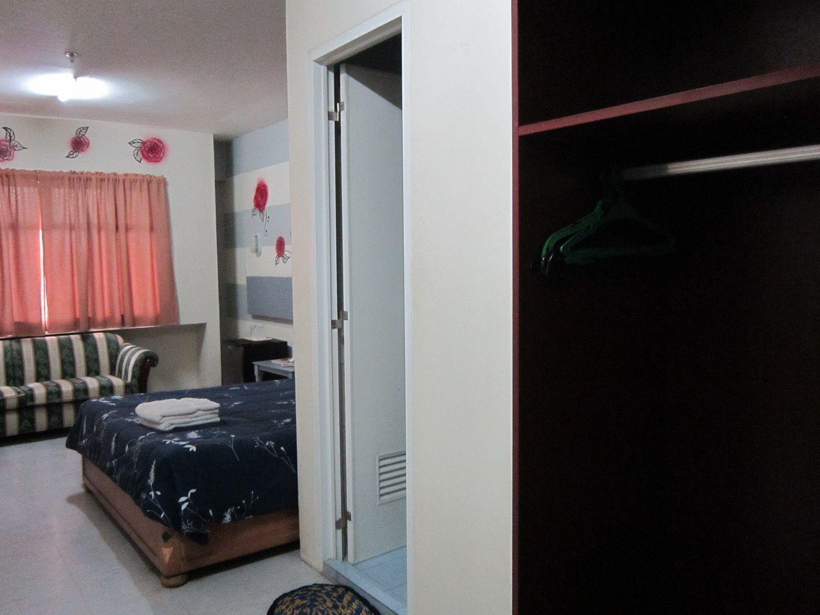 Middle Town Inn Bacolod Exterior photo